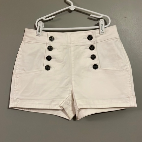 Express White Button Front Shorts Size 6 - Picture 1 of 5